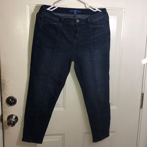 Women’s size 12 Capris APT9